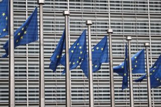Κομισιόν: Καλεί την Ελλάδα να επικαιροποιήσει το εθνικό πρόγραμμα ελέγχου της ατμοσφαιρικής ρύπανσης